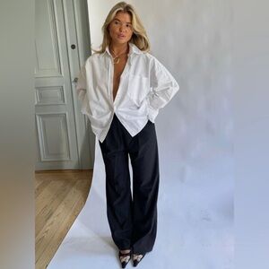 Beside you favorite gold belt detail trousers pants. Perfect for for 5’ 2”. Sz S